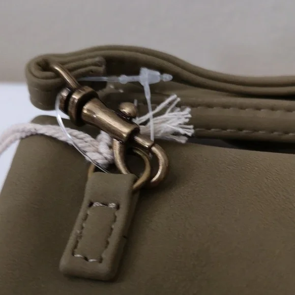 Universal Thread Olive Green Wristlet Crossbody New With Tags - Picture 5 of 7